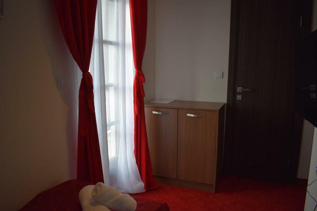 Hotel Zlatni Bor Sokolac  エクステリア 写真