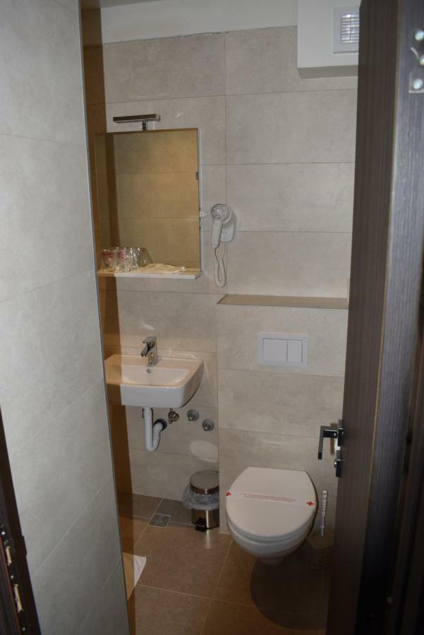 Hotel Zlatni Bor Sokolac  エクステリア 写真